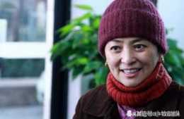 55歲李勤勤近照，不嫁中國人卻兩嫁老外被拋棄，如今又回國撈金