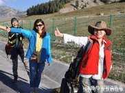 在川藏線路邊，女性都舉著“求RB”牌子，到底是什麼意思呢