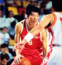 幼時被醫生斷定無法繼續籃球生涯，最後卻成為了中國男籃第一分衛