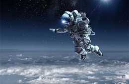 從太空跳傘，下墜速度太快，被氣流多次撞暈，成功開傘的一瞬間，淚目了