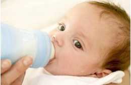 寶寶容易嗆奶還肚脹？多半是衝調奶粉跟餵奶出了問題
