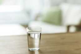 早上的第一杯"平安水"怎麼選不會錯?白開水、檸檬水、淡鹽水、淡茶水、...