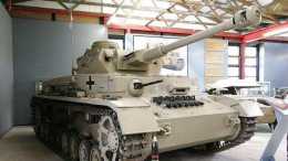 「德國四號坦克」產量高達9000多輛, 服役期間菜到摳腳