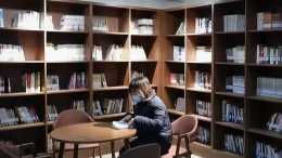 同樣在圖書館佔座, “黃包學姐”和清華女生教養卻天差地別